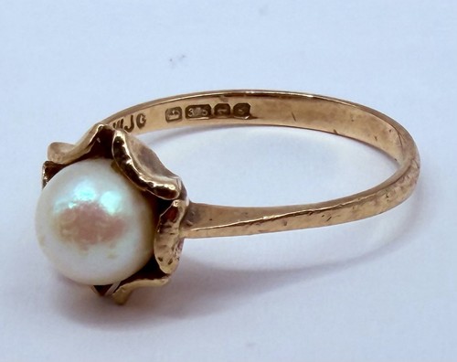 Beautiful 9ct gold pearl ring - gold,