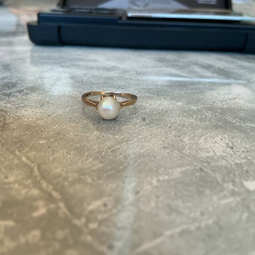 9ct gold ring 375 - 9ct,