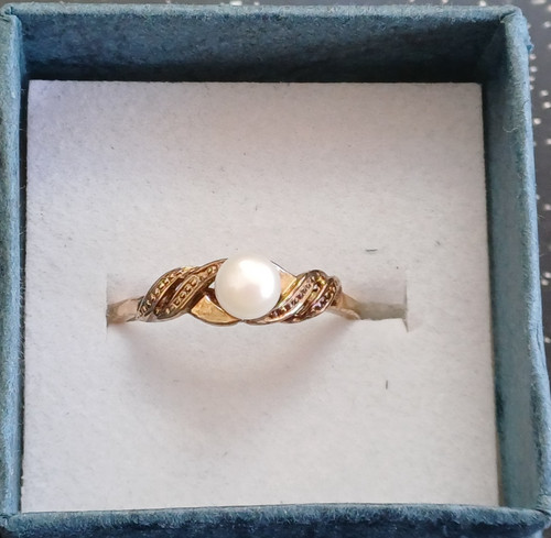 9ct gold single - gold, pearl