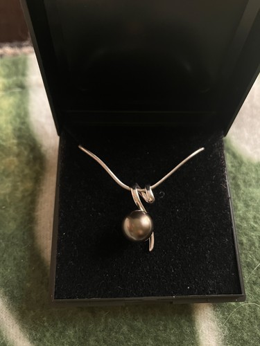 Black tahitian pearl - pearl, white