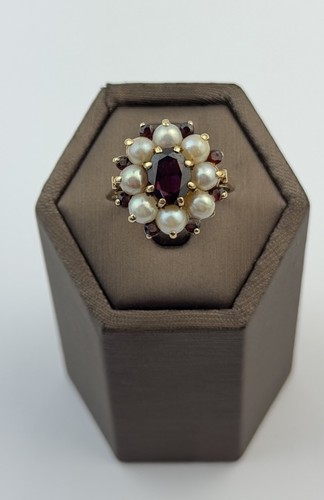 Garnet and pearl 9ct - garnet,