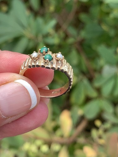9ct gold 1970s - ring,, textured