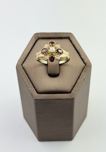 Garnet and pearl - pearl, 9ct