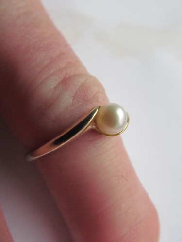 9ct gold pearl ring - gold,