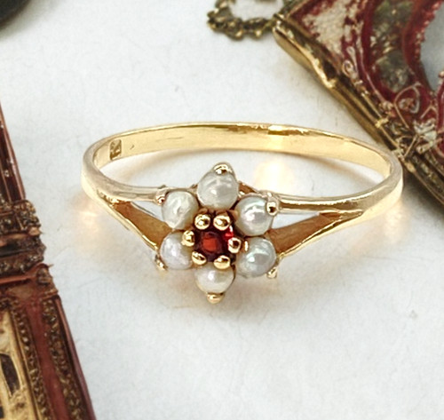 Pearl garnet ring - 9ct, gold