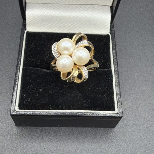 9ct gold and triple pearl - gold,