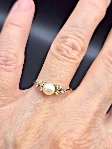 Vintage 9ct gold pearl ring - pearl, cz