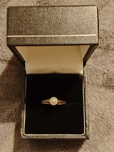 9ct pearl ring - 9ct,
