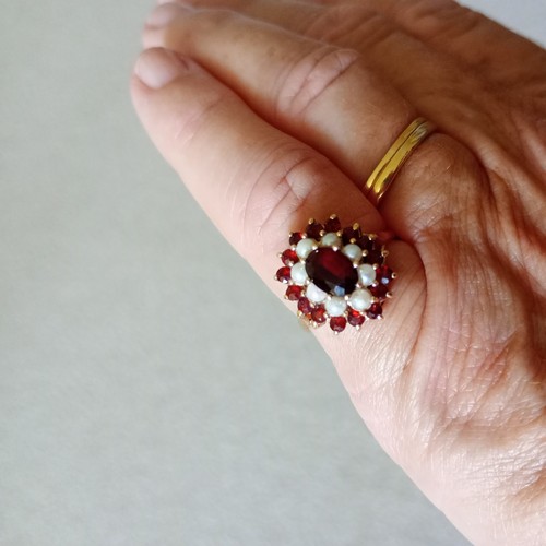 Vintage 9ct gold - garnet, and