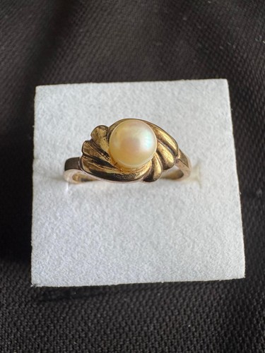 Solid 9ct gold and - gold, pearl